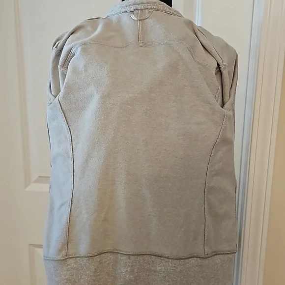 383. Lululemon Split Hoodie - Picture 10 of 11